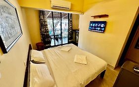 Hotel White Season